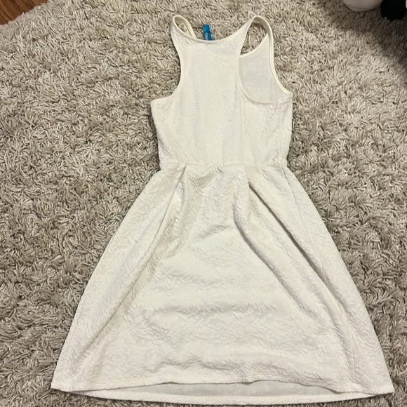 Elegant White dress - Picture 2 of 3